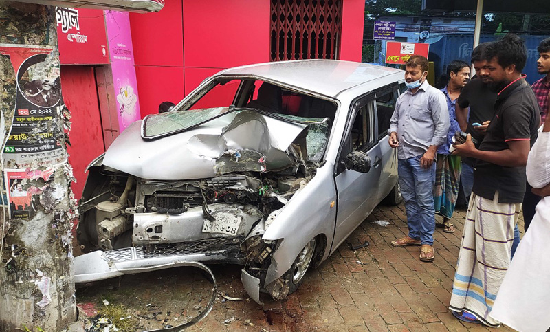 প্রবাসীকে আনতে গিয়ে দুর্ঘটনায় লাশ হলেন ৩ জন